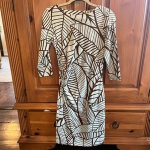 An elegant J McLaughlin ruched waist dress, never worn.